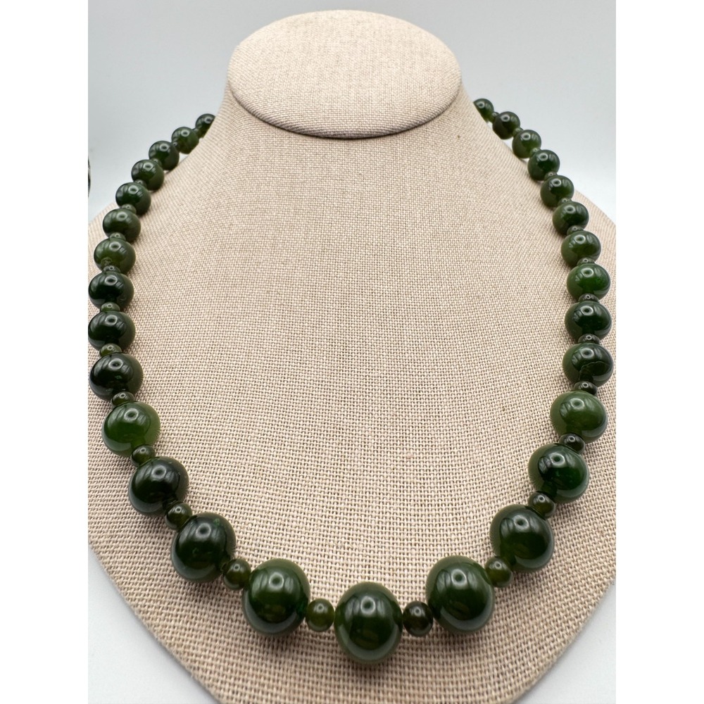 Vintage Green Stone Necklace Graduated Round Beads 925 Sterling Clasp 20 in